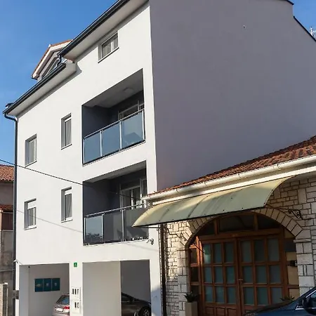Apartment Silver *