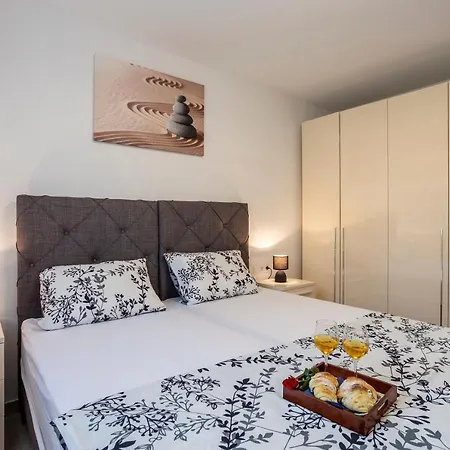 Silver Apartman