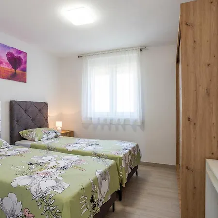 Silver Apartment *