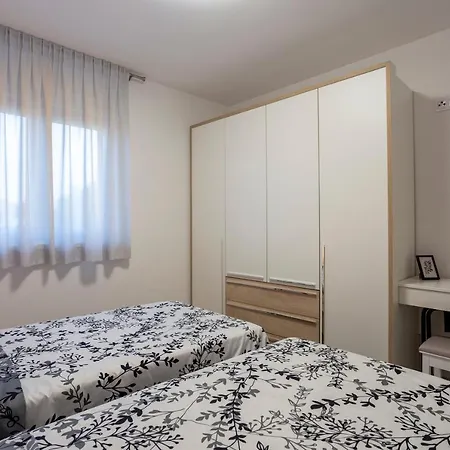 Silver Apartment *