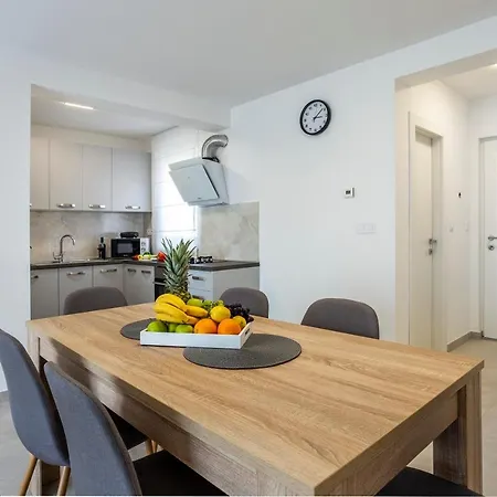 Silver Apartment Pula