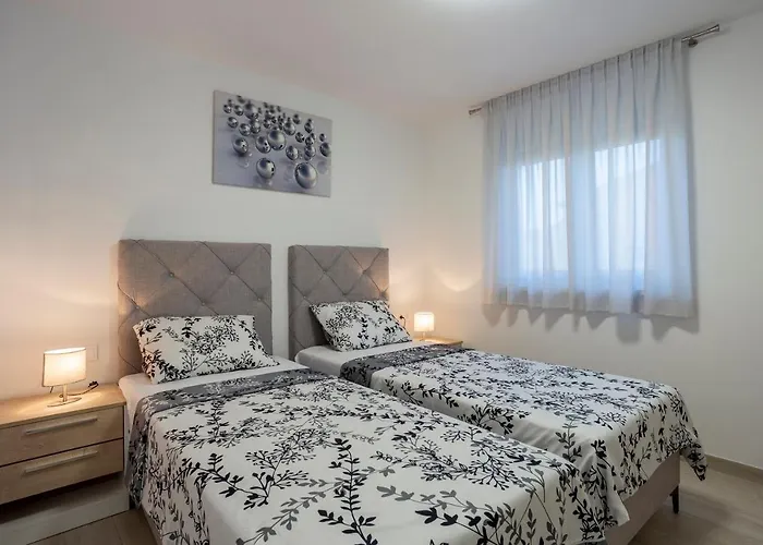 Silver Apartman